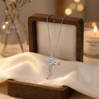 Collier pendentif croix en argent sterling 925 avec moissanite VVS taille brillant rond de 8 mm pour femme, vente en gros