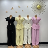 Ensemble élégant deux pièces pour femme : haut sans manches col en V avec ceinture et pantalon large, chic et décontracté pour le bureau, couleur unie