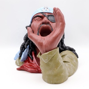 Tùy Chỉnh Thiết Kế Mới Trang Trí Nội Thất Nhựa Chai Rượu Vang Giá Polyresin Skull Turbanned Dreadlocks blinder Cướp Biển Rượu Vang Giữ Chai - Product Image 3