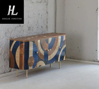 Buffet de salle à manger français médiéval en bois laqué, peint à la main, avec un élégant assortiment de couleurs noir et blanc