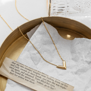 Collar de Cadena Clavícula de Acero Inoxidable Chapado en Oro de 18k, Joyería de Moda Retro, Collar con Colgante en Forma de V de Alto Pulido para Mujer - Product Image 5