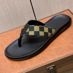 Claquettes noires en PU de haute qualité avec semelle EVA antidérapante, chaussures d'été pour hommes et femmes, parfaites pour l'extérieur. - Product Image 2