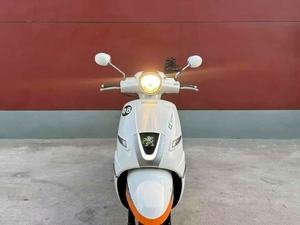 Scooter rétro Peugeot Django 150, style français classique, moto d'occasion, scooter à essence - Product Image 6