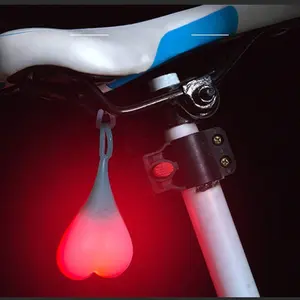 Luce posteriore per bici Flash Heart Silicone avvertimento luci per uova lampada per palline impermeabile a forma di cuore fanale posteriore a Led per bici