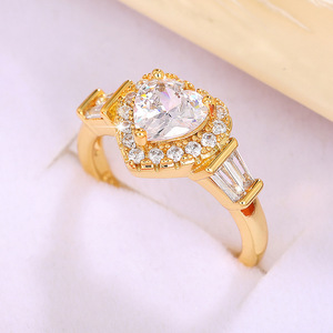 Anello di Fidanzamento con Cuore Scintillante in Zirconia per Donne, Regalo Romantico per Proposta di Matrimonio, Gioiello da Dito - Product Image 3