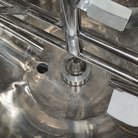 Cuve de mélange elliptique à agitation de 500L de qualité alimentaire à trois couches pour liquides, savon à vaisselle, shampoing, eau savonneuse, détergent à lessive