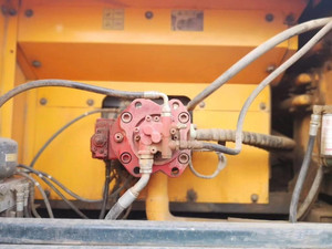 รถขุดตีนตะขาบมือสองจากเกาหลีแท้ รุ่น Hyundai HX220HD เครื่องยนต์ Yanmar พร้อมปั๊มและลูกปืน ประสิทธิภาพสูง สภาพดี - Product Image 4