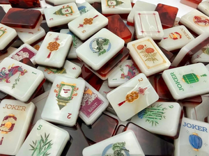 Expédition rapide - Ensemble de mahjong américain en acrylique personnalisé en écaille de tortue, 160 pièces. Carreaux floraux de pagode de luxe modernes pour loisirs intérieurs masculins - Product Image 4