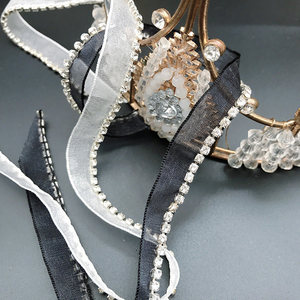 Vente directe usine : Tissu en gaze de neige avec chaîne de strass et dentelle pour coiffes, sacs et accessoires vestimentaires DIY - Product Image 4
