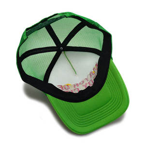 Gorras Trucker Personalizadas de 5 Paneles, Estilo Clásico Y2K, Gorra Trucker con Visera Curva, Gorra Estructurada con Malla Trasera y Cierre a Presión - Product Image 6