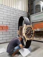 Montre géante avec boîtier doré et bracelet en caoutchouc, sculpture en résine de fibre de verre, décoration de boutique de montres de luxe