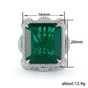 Anello Rettangolare Verde Smeraldo dal Design Classico - Product Image 5