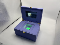 Boîte de présentation de bijoux avec éclairage LED, emballage de présentation haut de gamme en bois et cuir PU