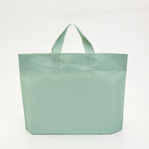 Borsa Shopping in Plastica Personalizzata con Logo e Manico Morbido, Borsa Tote di Lusso con Finiture Dorate per Confezioni di Abbigliamento - Product Image 2