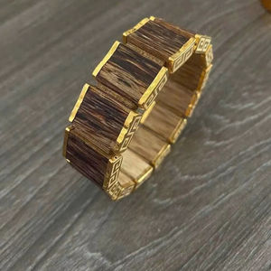 Bracelet en perles d'agarwood naturel, bracelet en bois d'oud fait à la main, bracelet extensible unisexe, bijoux de méditation et de yoga - Product Image 1