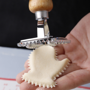 Stampo per Ravioli e <span class=keywords><strong>Biscotti</strong></span> a Forma di Guanto Natalizio in Lega di Zinco con Manico in Legno di Gomma, Utensile da Cucina - Product Image 5