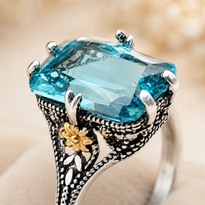 Anello a forma di fiore bicolore, accessorio di design alla moda per l'uso quotidiano - Product Image 4