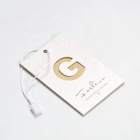 Étiquettes suspendues de haute qualité pour vêtements, étiquettes en papier, impression UV, personnalisation du logo, couleurs complètes