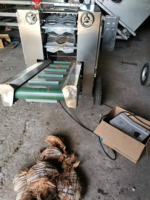 Machine à décortiquer et à peler la noix de coco haute performance avec moteur et roulement, fonctionnement automatique 220V