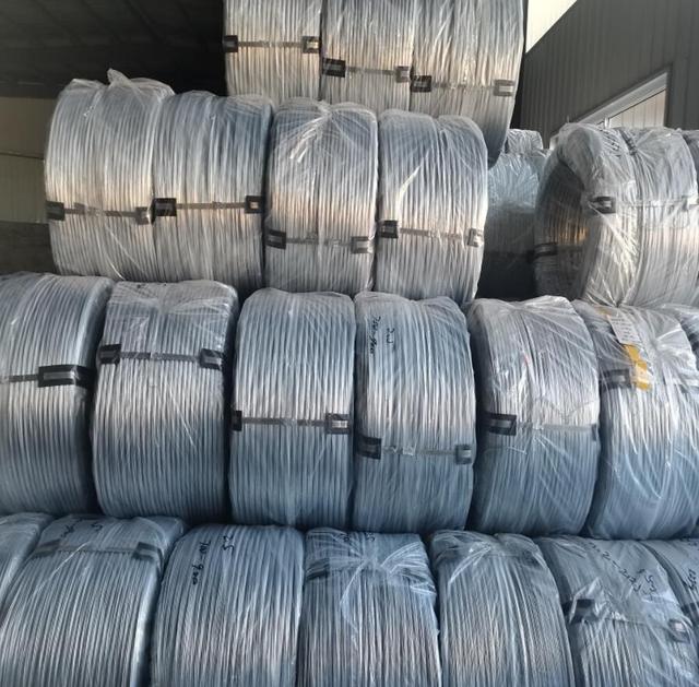 2.5MM-800kg/roll HOT DIPPED GALVANIZED WIRE for Cable China Factory to Europe Market