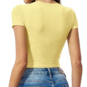 <span class=keywords><strong>T</strong></span>-shirts de sport et de yoga pour femmes avec logo personnalisé – Vêtements décontractés et athleisure, crop tops et hauts de fitness - Product Image 4