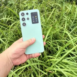 โทรศัพท์มือถือสีเขียวมิ้นท์ สมาร์ทโฟน 5G พร้อมโมดูลกล้องคู่ และฝาหลังพร้อมจอแสดงผลแอป - Product Image 1