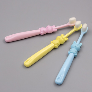 แปรงสีฟันเด็ก ขนแปรงนุ่ม 14.4 ซม. ด้ามไนลอน ใช้ในบ้าน - Product Image 3