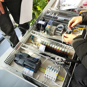 แผงควบคุม PLC แผงกริดไฟฟ้าสำหรับตู้ควบคุมหน้าจอสัมผัส - Product Image 1