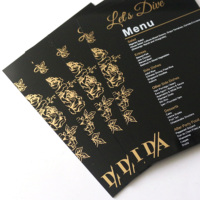 Tarjeta de Menú de Boda de Acrílico Negro Espejo Personalizada de Lujo con Texto Blanco y Diseño Floral Dorado, Tarjetas de Invitación de Boda