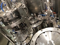 Ligne de production automatique de remplissage et de bouchage de bouteilles PET pour les boissons gazeuses, les jus et les boissons carbonatées