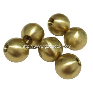 Шарики из цельной латуни H62 от фабрики DECOK, изготовленные на заказ, диаметр 0,5–50 мм, с отверстием, стандарт AISI, диаметр отверстия 15–60 мм, обычная поверхность, соответствие ROHS - Product Image 3