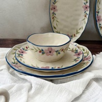 Nouvel Arrivage 2026 – Ensemble Tasse et Assiette en Céramique Peintes à la Main, Glaçure Mate, Motifs Floraux – Vaisselle pour Mariages et Événements