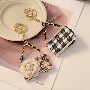 Aksesori Gantungan Kunci Tas Mini Camellia yang Stylish, Ornamen Gantung Elegan Buatan Tangan untuk Kunci Mobil & Tas Tangan - Product Image 5
