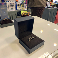 Boîte à bijoux rigide de luxe personnalisée pour montre, bague, collier, avec doublure en éponge, en papier spécial, finition mate et gaufrage pour
