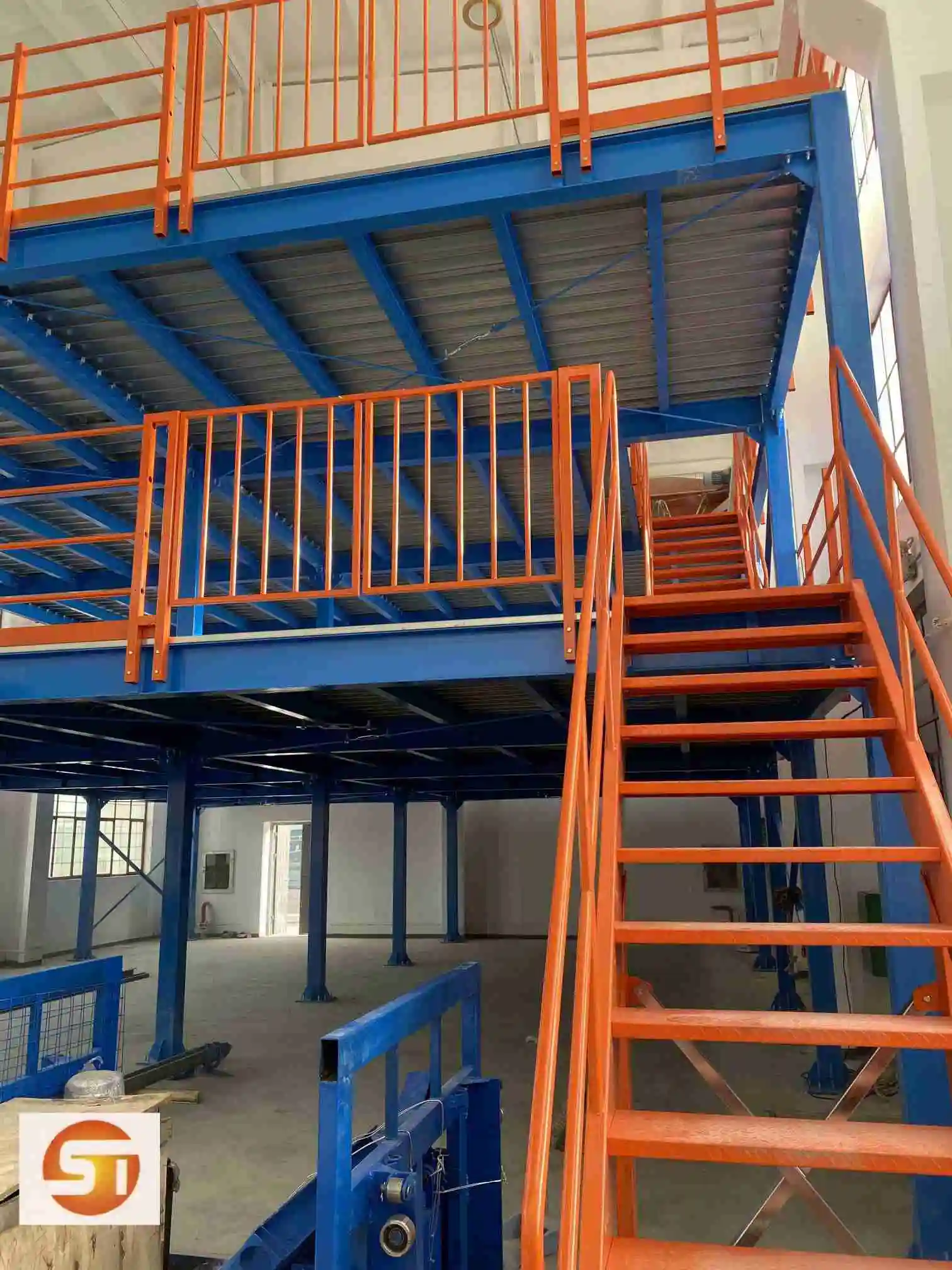 Industrielles Mezzanine-Regal aus Stahl für Warenlager Aufsatzloft und Garage Zwischenregal und Bodenregal