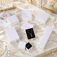 Boîte à bijoux coulissante en papier écologique avec logo personnalisé en gros pour bagues, boucles d'oreilles et colliers