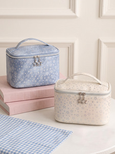 Bolsa de maquillaje con estampado de estrellas, estuche cosmético con cremallera, bolsa de aseo portátil para viaje con asa suave - Product Image 4