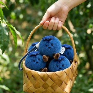 Figurine en peluche Myrtille de 10 cm, accessoire de sac, porte-clés pour éloigner la mauvaise chance - Product Image 1