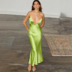 Vestido Largo Elegante de Satén con Cuello en V y Espalda Descubierta para Eventos Nocturnos - Product Image 1