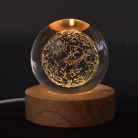 Lampe de table personnalisée sculptée en 3D à l'intérieur de cristal étoile Saturne blanc chaud socle en bois cadeau pour enfants décor de chambre veilleuse LED