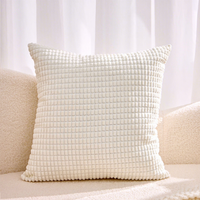 Housse de coussin carrée moderne en peluche unie avec imprimé de Noël de dessin animé et fermeture éclair pour canapé de salon