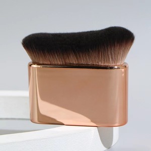 Pinceau de fond de teint en fibres synthétiques à grande forme ondulée, manche en plastique, pour application de crème <span class=keywords><strong>BB</strong></span> sans traces sur le visage et le corps, soin de la peau - Product Image 4