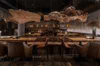Meubles de bar de restaurant en bois de luxe, comptoirs de bar sur mesure, tables, chaises, banquettes, design d'intérieur, fabrication