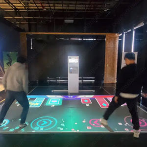 Jeu de projection au sol interactif en réalité augmentée pour salle de sport numérique IA, multijoueur en intérieur pour parc d'attractions - Product Image 6