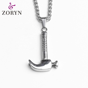 Pendentif marteau à griffes en acier inoxydable, outil de bricoleur, bijoux de mode gothique punk industriel vintage en acier titane pour hommes et femmes - Product Image 1