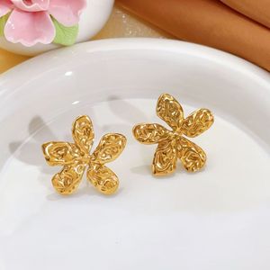 Fashion INS Stainless Steel Jewelry Maple <b>Leaf</b> Pendant Necklace 18K Gold 5 <b>Leaf</b> Flower <b>Light</b> Luxury Necklace Stud Set Wholesale - Product Image 5
