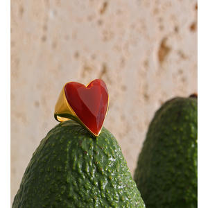 जिनयू 1093 यूरोपीय शैली उत्कृष्ट प्राकृतिक पत्थर लाल दिल की अंगूठी स्टेनलेस स्टील की सोने की प्लेटेड वाटरप्रूफ फैशन रिंग - Product Image 2