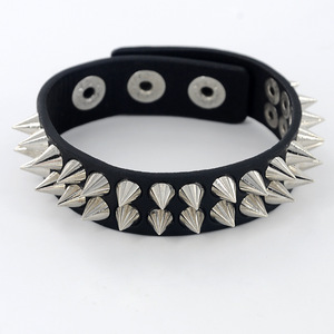 Bracciale Donna con Borchie e Rivetti in Pelle PU Stile Gotico Punk <span class=keywords><strong>Rock</strong></span> Accessori Punk Placcato Argento - Product Image 2