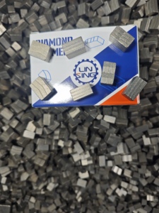 Segment diamanté de coupe rapide en forme de M pour carrière de granit, OEM pour scies de 2400 mm / <span class=keywords><strong>3600</strong></span> mm - Product Image 4