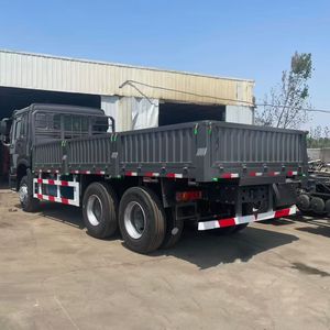 Camion cargo SINOTRUK HOWO d'occasion 6X4, exclusivement destiné à l'Égypte, idéal pour une utilisation en milieu désertique avec une forte adhérence des pneus - Product Image 3